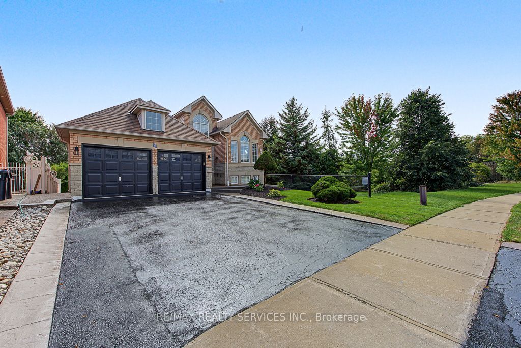 33 Woodvalley Drive