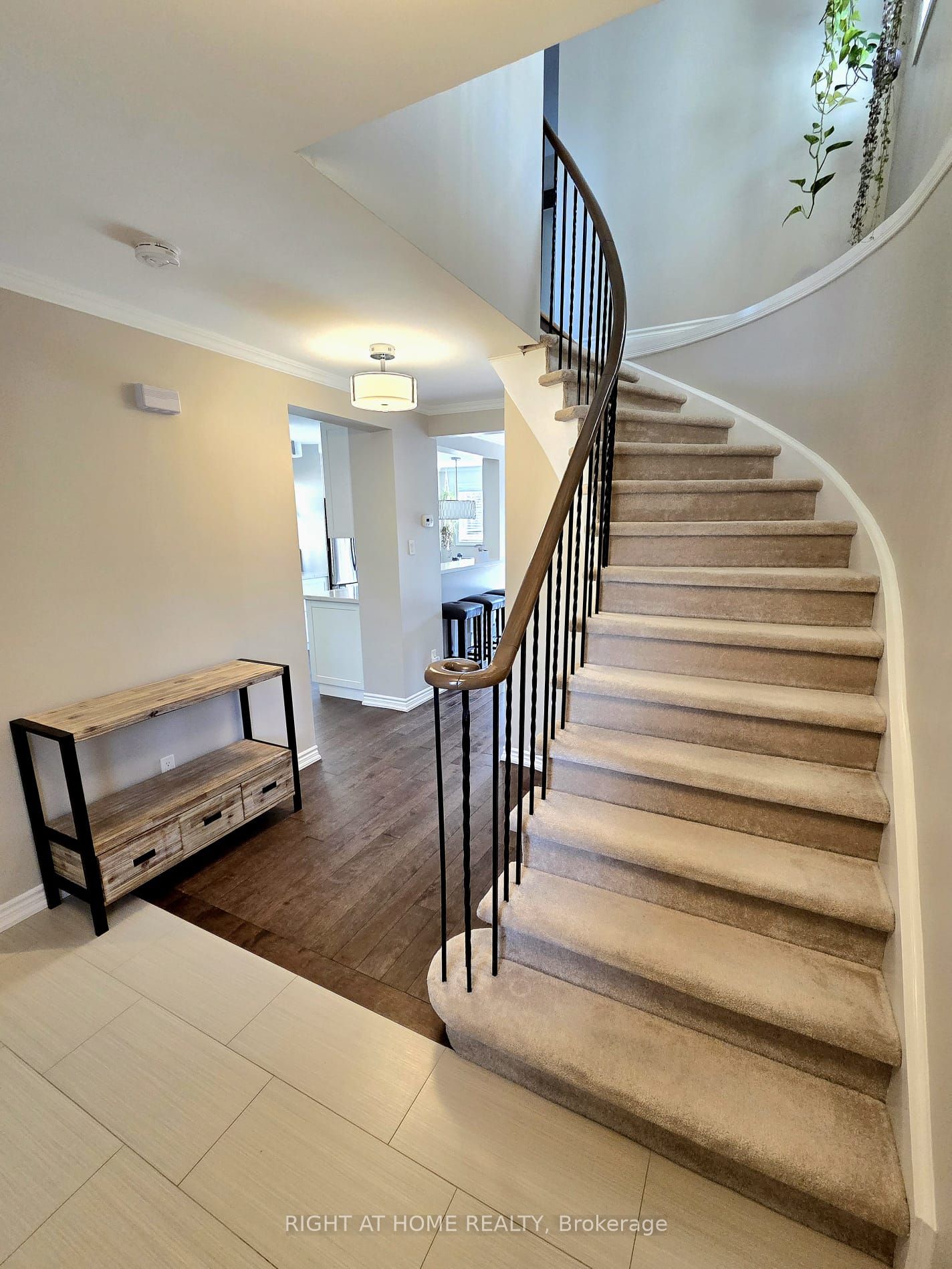 6914 Cordingley Crescent