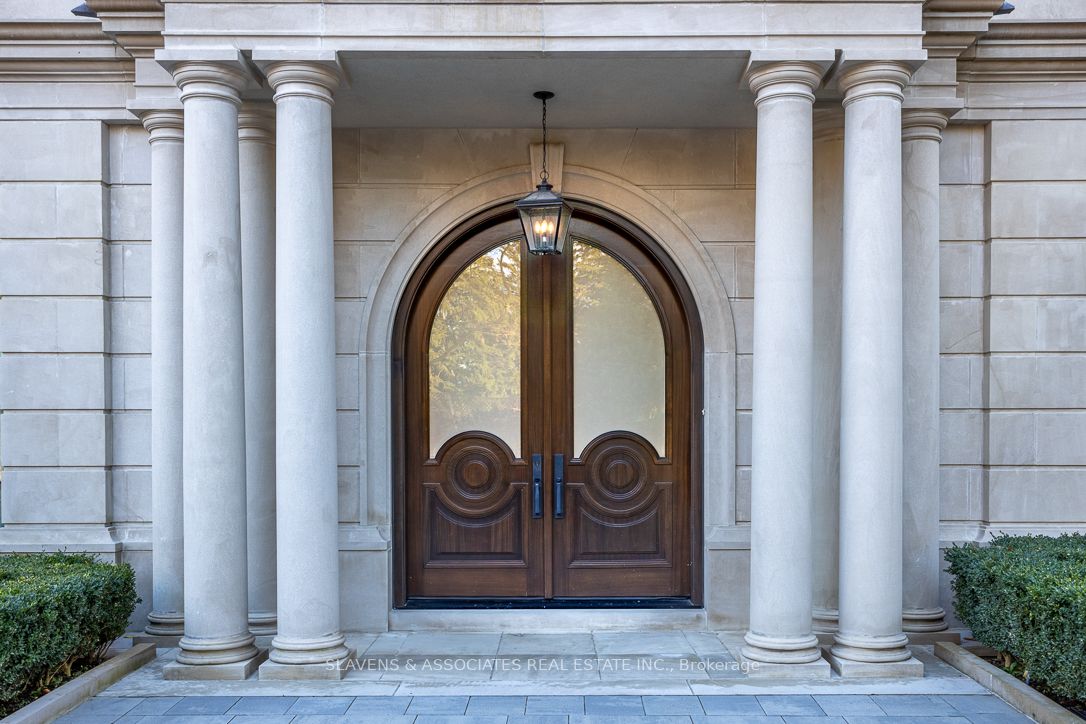 15 Tudor Gate