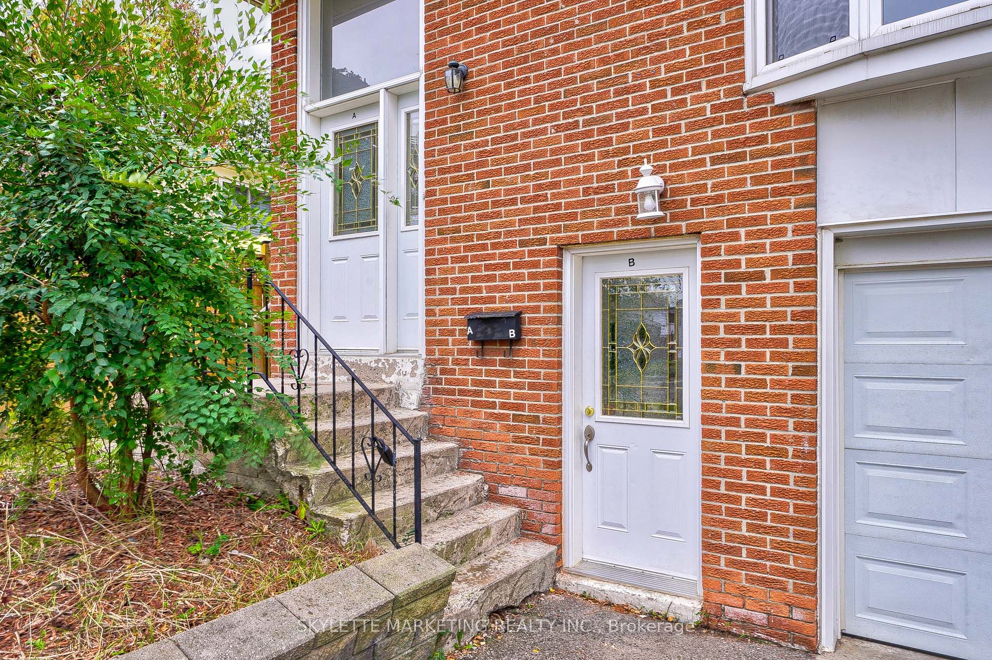 3425 Oakglade Crescent