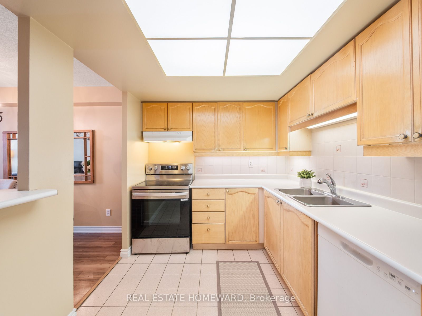 1091 Kingston Road 624