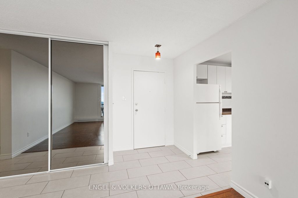 Photo of 665 Bathgate Drive #2001, Overbrook - Castleheights and Area, ON K1K 3Y4 (MLS # X12644064)