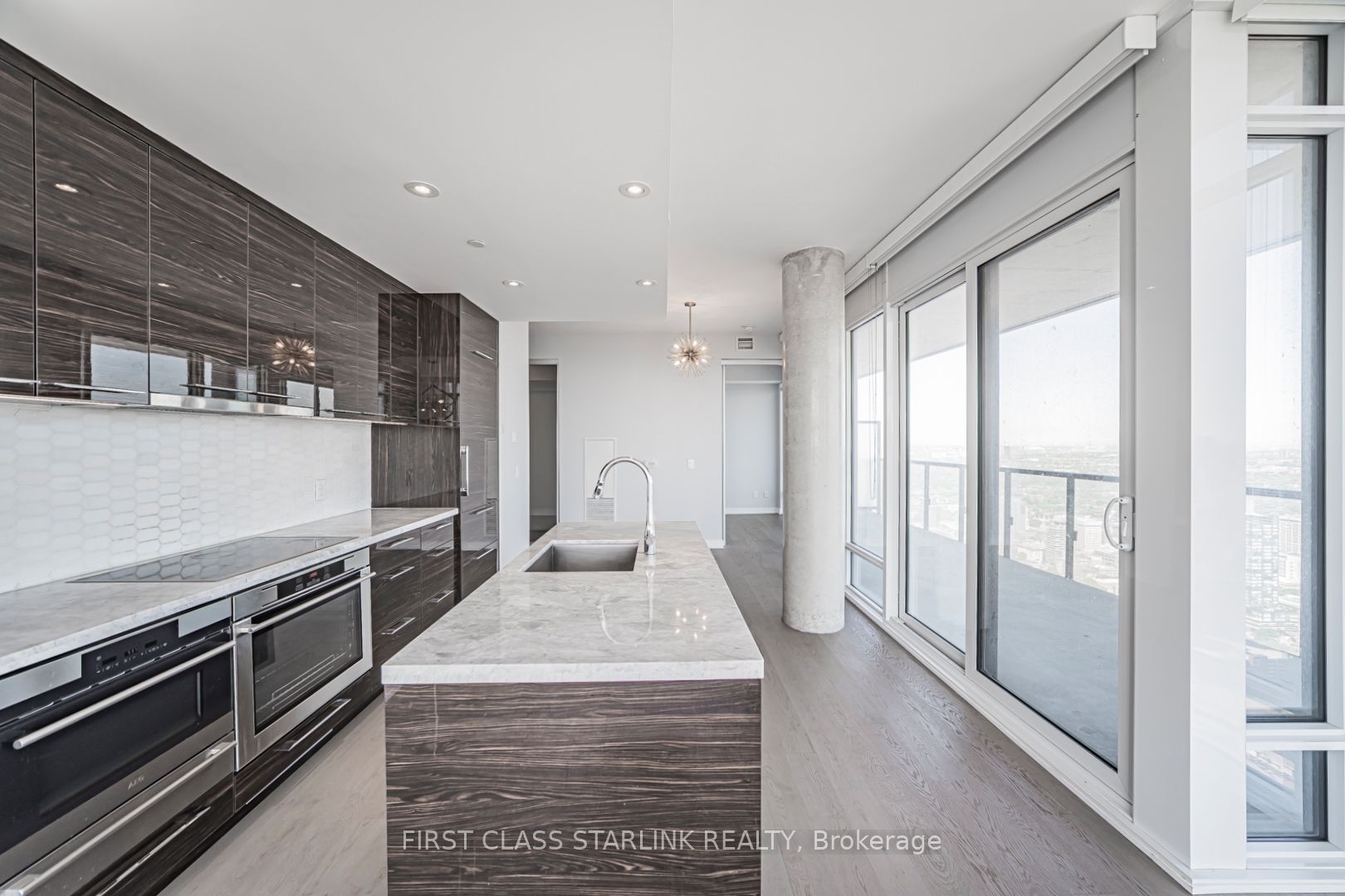 488 University Avenue 4802