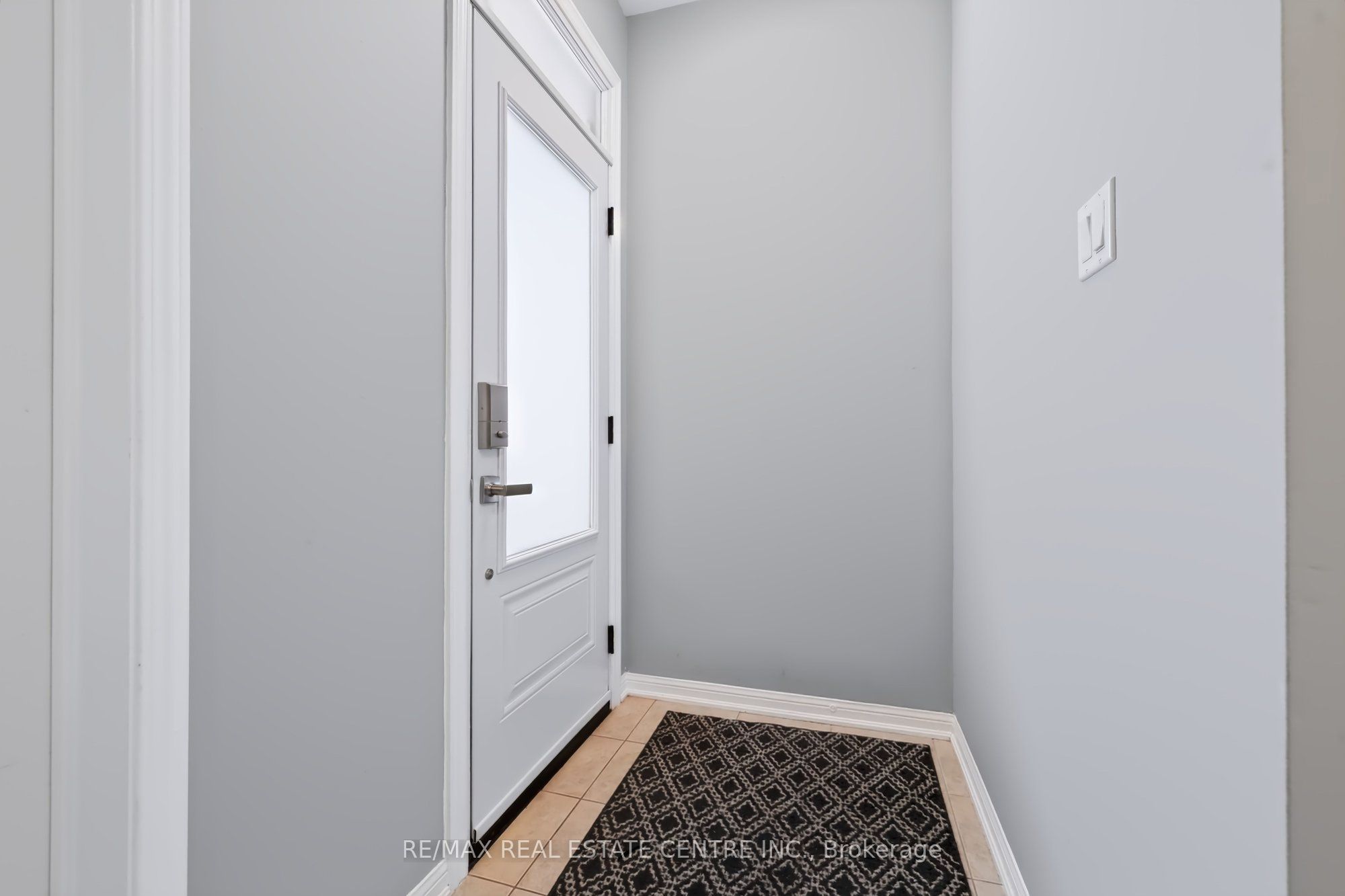 573 Attenborough Terrace