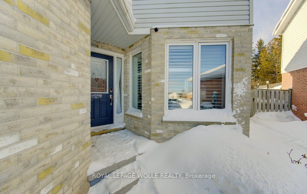 Photo of 23 Michelle Court, Kitchener, ON N2N 3K8 (MLS # X12734238)