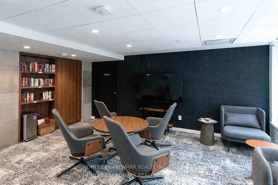 71 Simcoe Street 1002