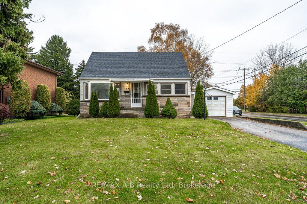 Photo of 77 Pleasant Drive, Stratford, ON N5A 4X2 (MLS # X12525084)