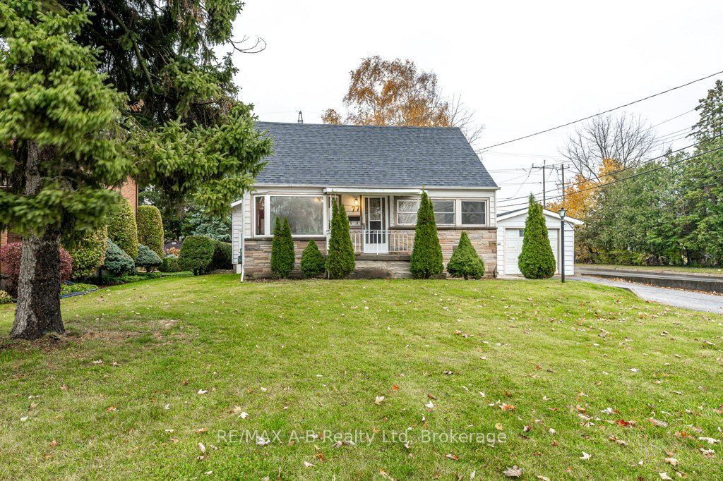 Photo of 77 Pleasant Drive, Stratford, ON N5A 4X2 (MLS # X12525084)