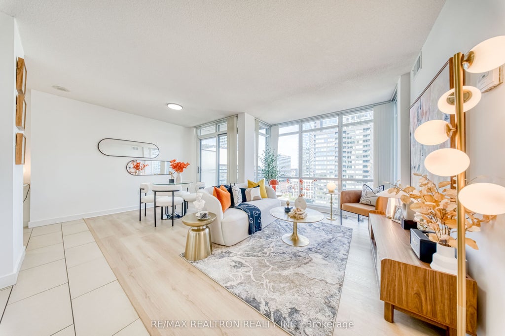 Photo of 15 Fort York Boulevard #2506, Toronto, ON M5V 3Y4 (MLS # C13832716)