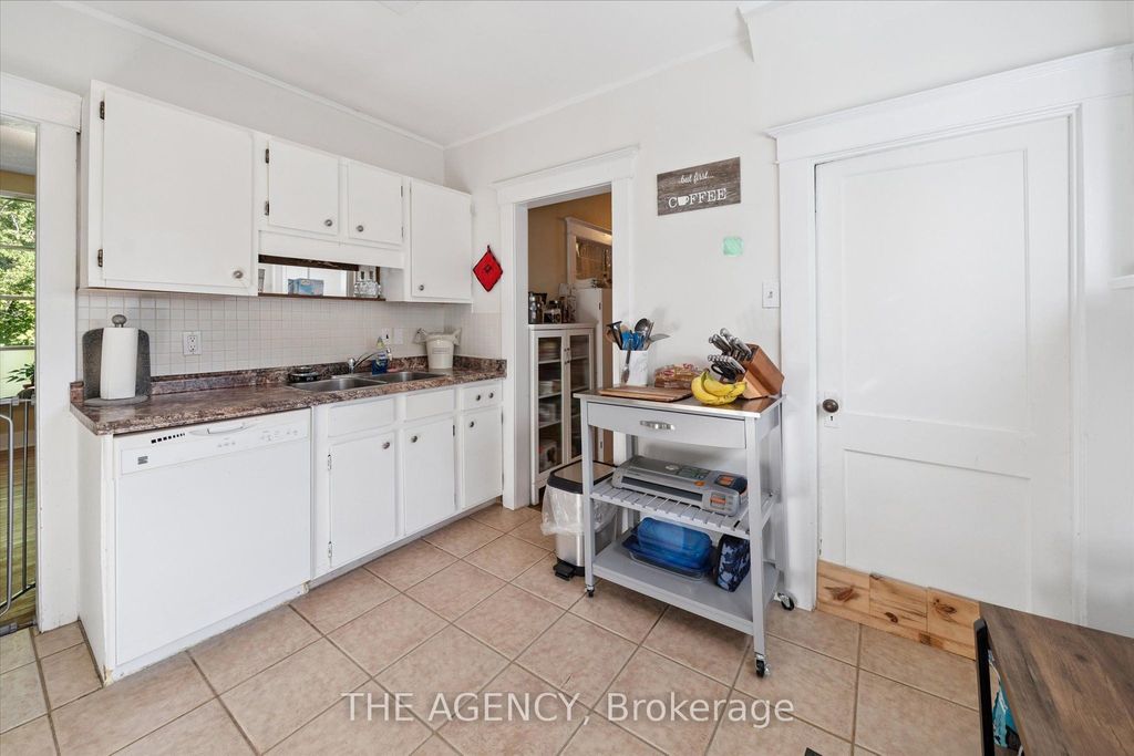 Photo of 31 Brunel Road, Huntsville, ON P1H 1P4 (MLS # X12697114)