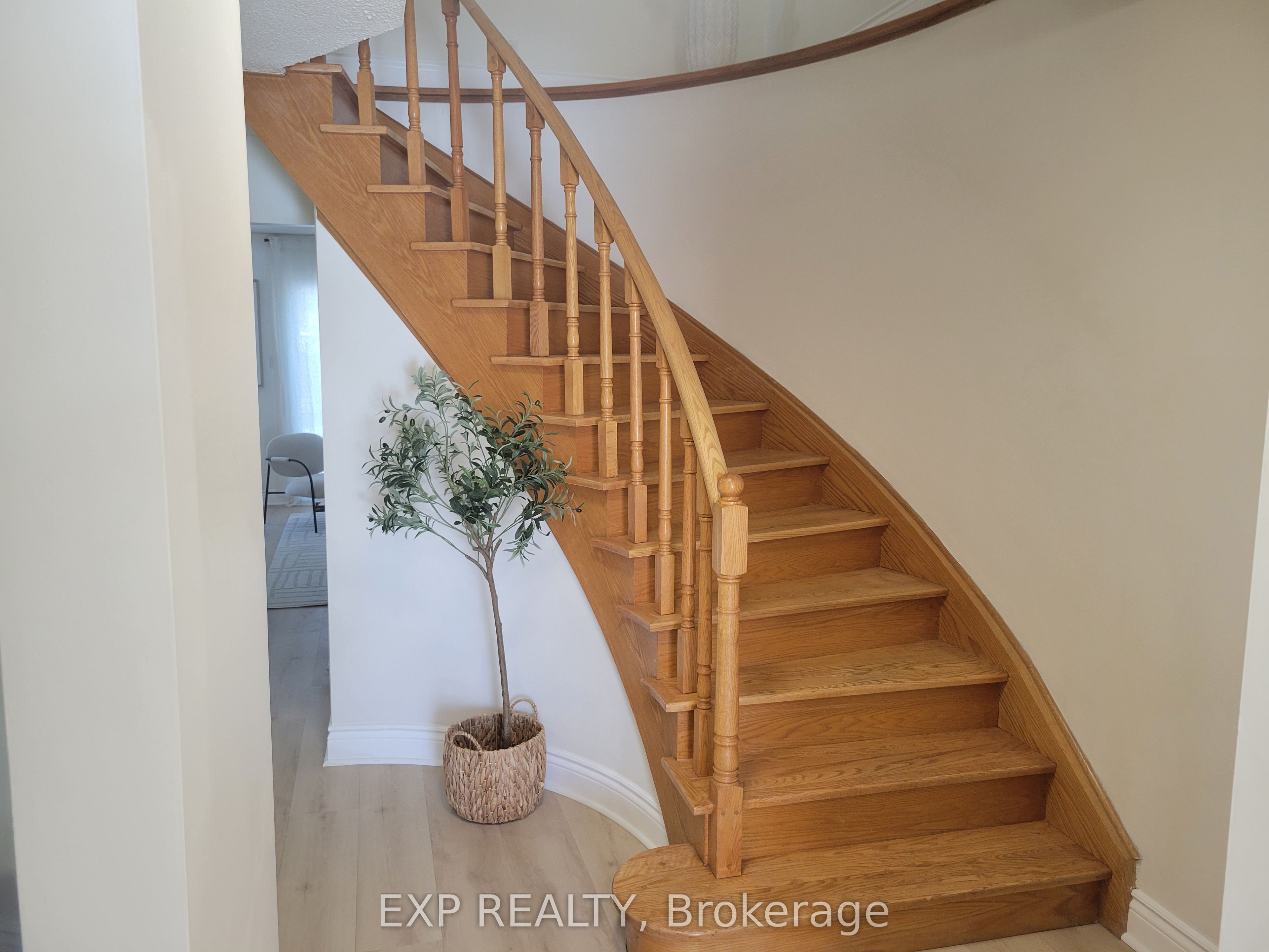 1104 Sawgrass Crescent