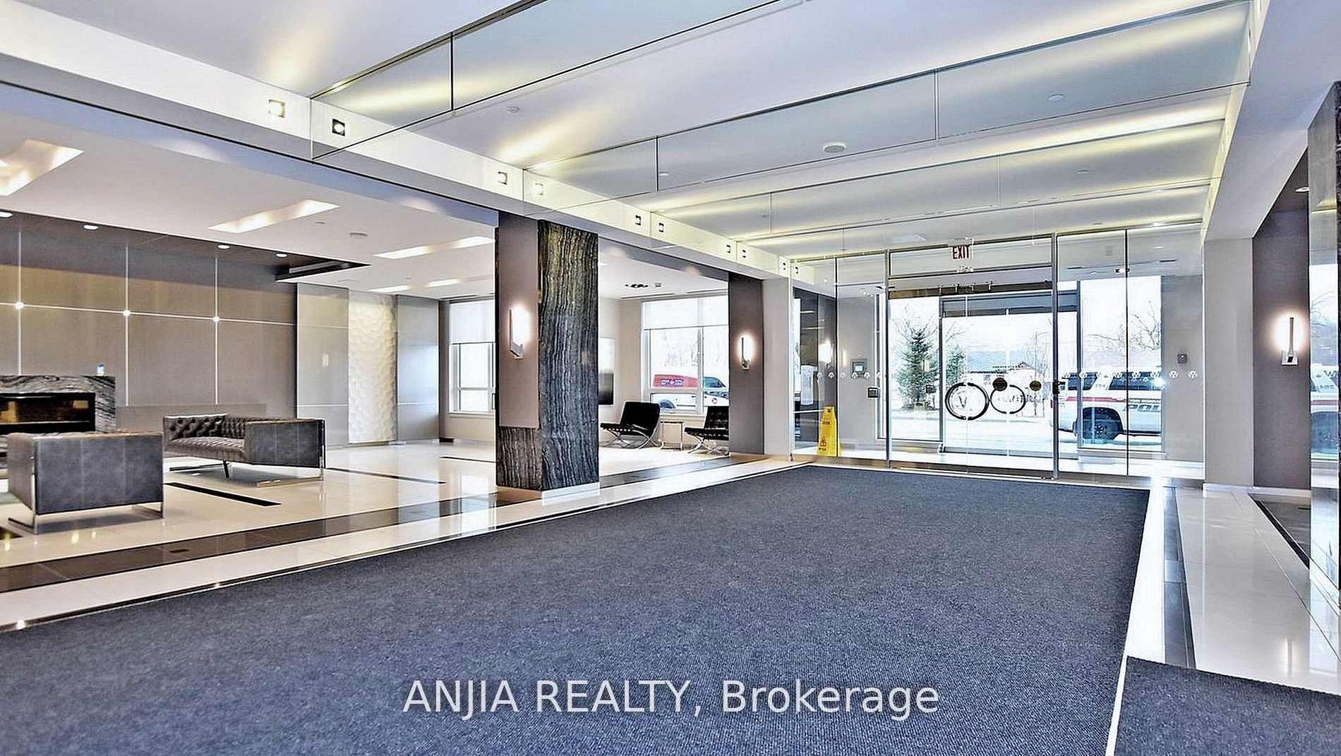 7165 Yonge Street 2012