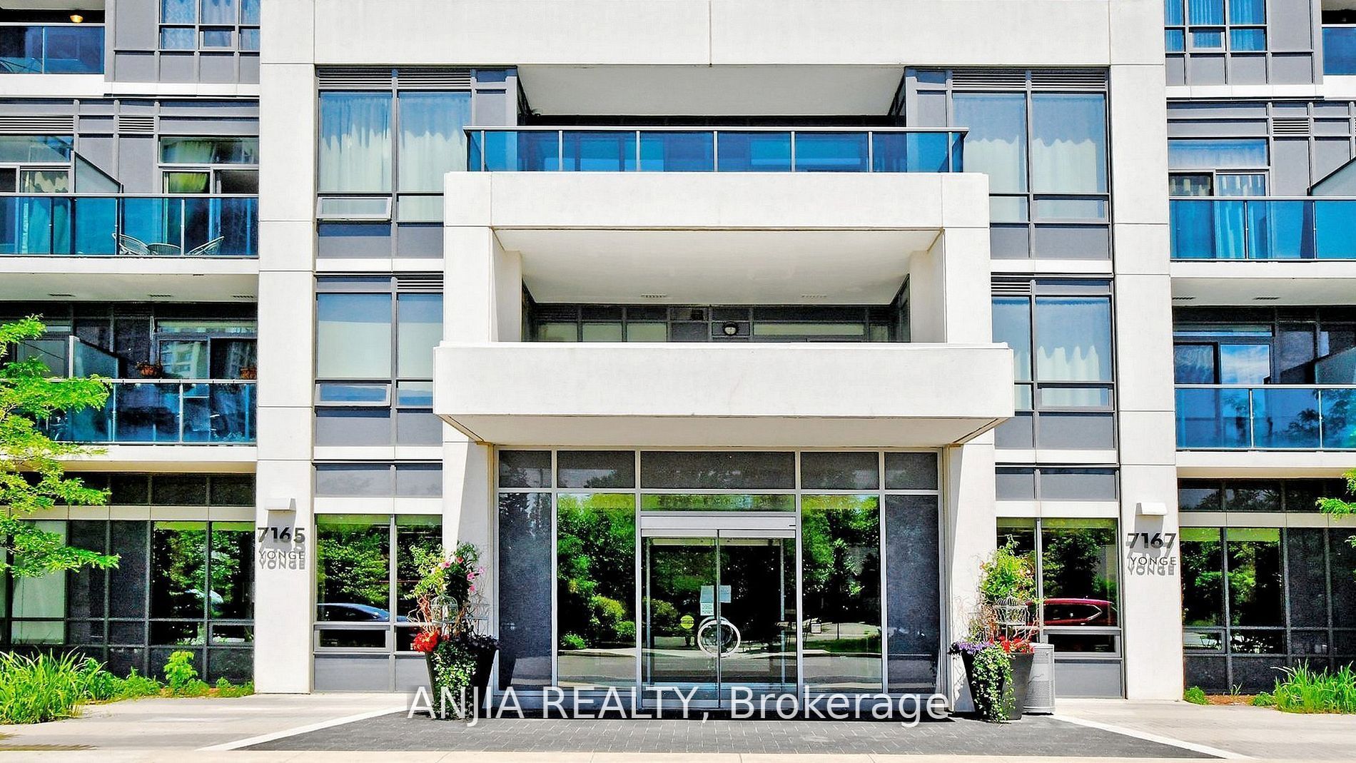 7165 Yonge Street 2012