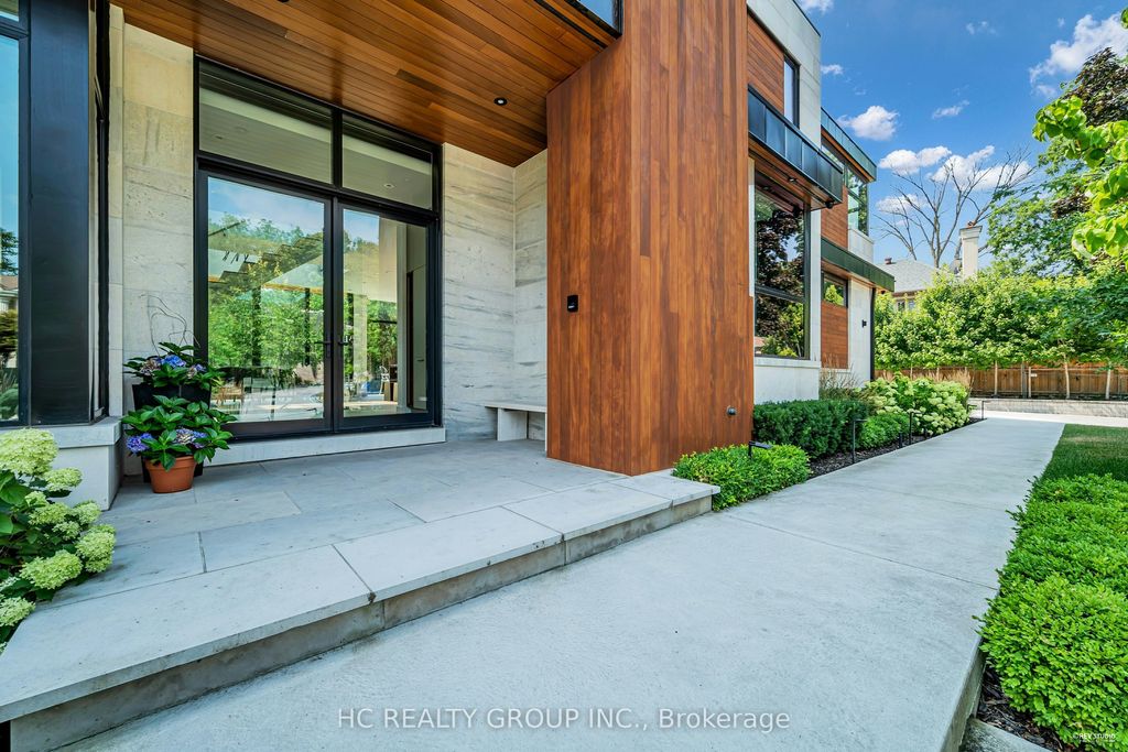 Photo of 7 Whitelaw Court, Markham, ON L3T 5E6 (MLS # N13492044)