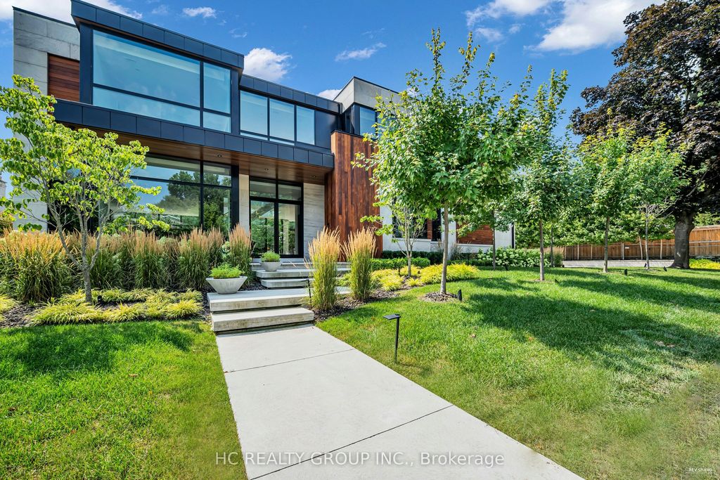 Photo of 7 Whitelaw Court, Markham, ON L3T 5E6 (MLS # N13492044)