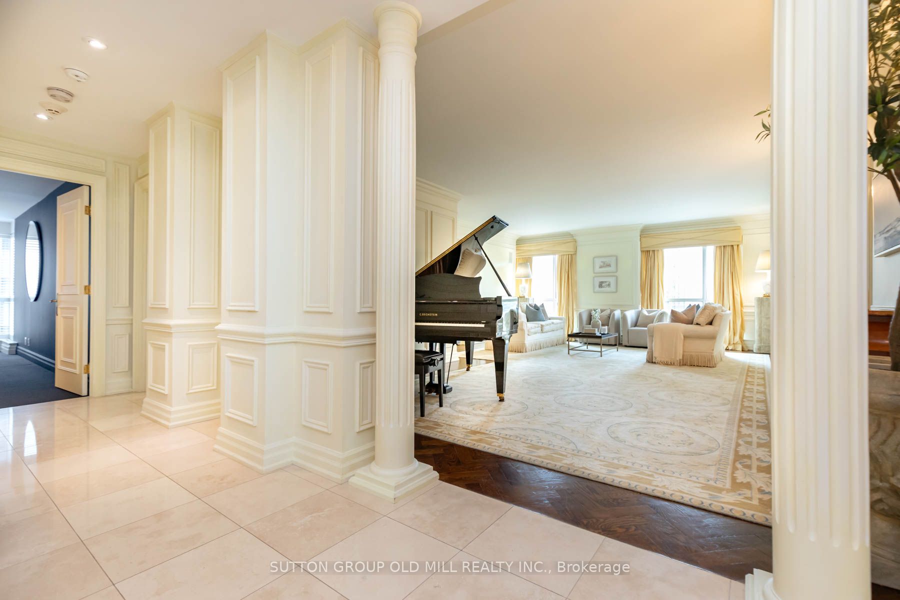 38 Avenue Road 700