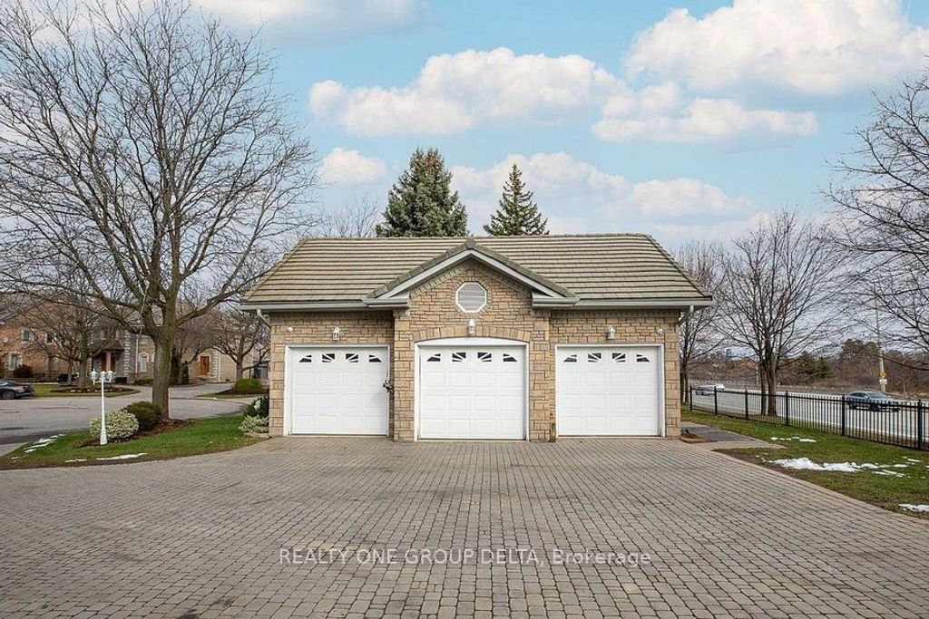 Photo of 1918 Royal Credit Boulevard, Mississauga, ON L5M 4Y1 (MLS # W12458640)