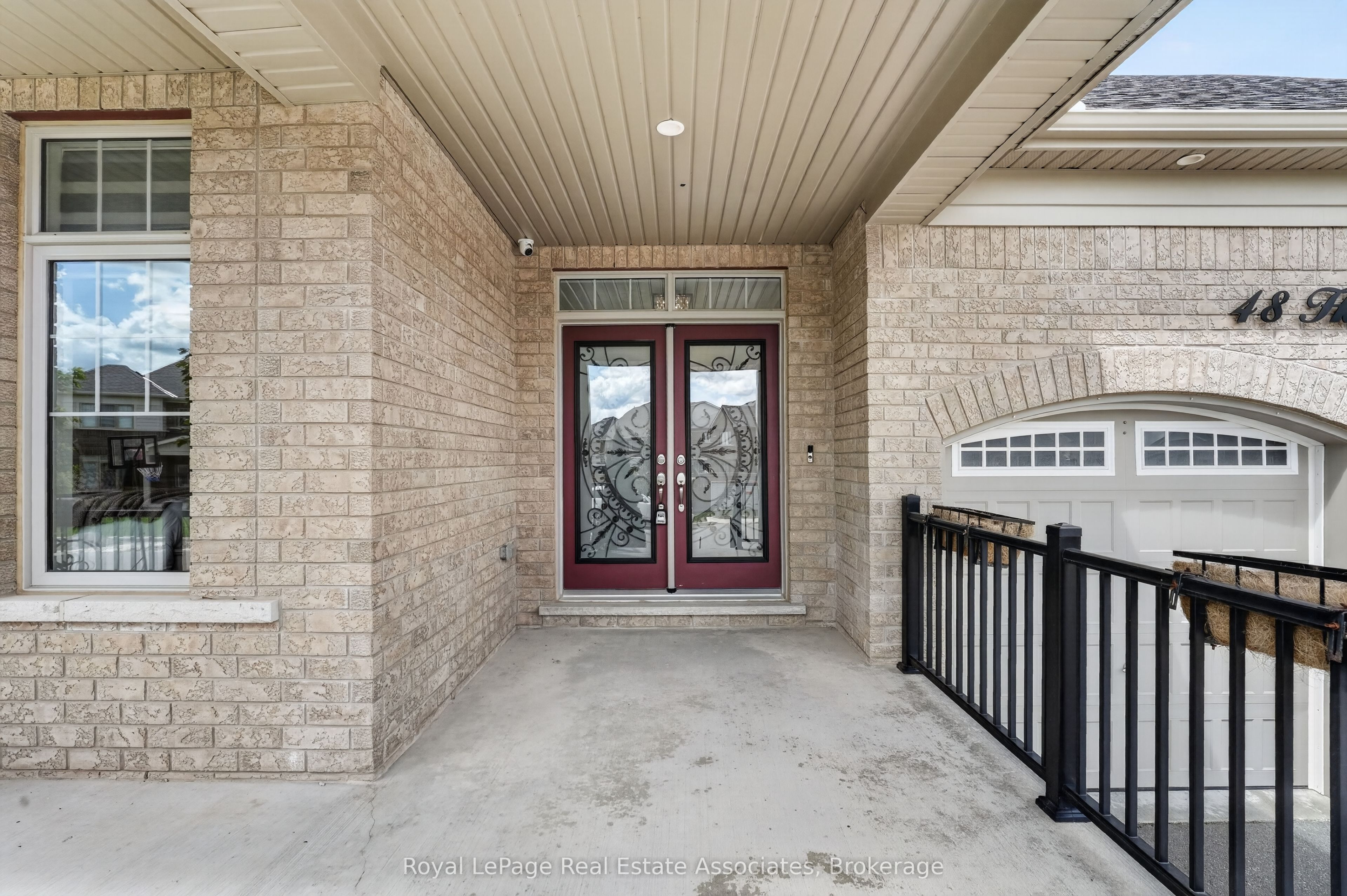 48 HARPIN Way E