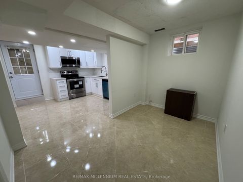1427 Duval Drive Mississauga ON L5V 2W5
