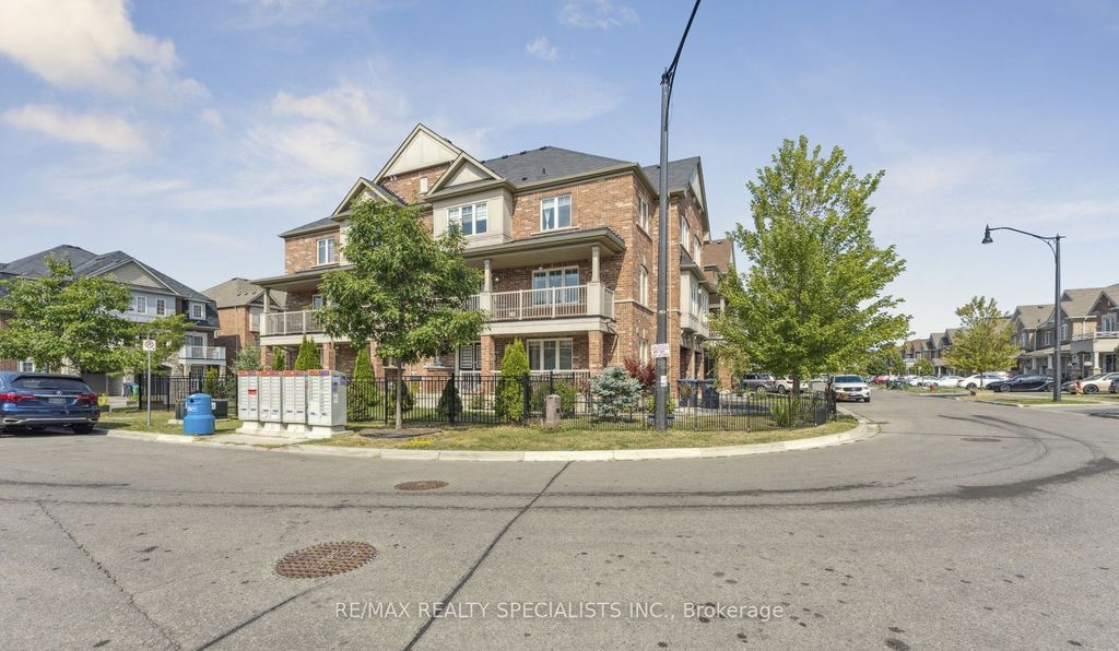 Photo of 49 Golden Springs Drive, Brampton, ON L7A 0C7 (MLS # W12522104)