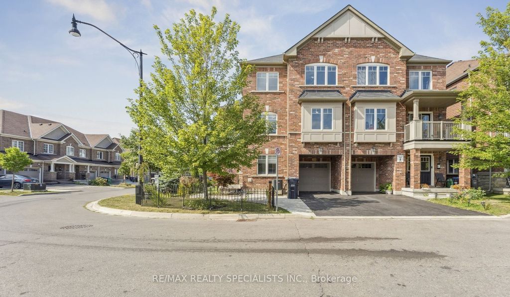 Photo of 49 Golden Springs Drive, Brampton, ON L7A 0C7 (MLS # W12522104)
