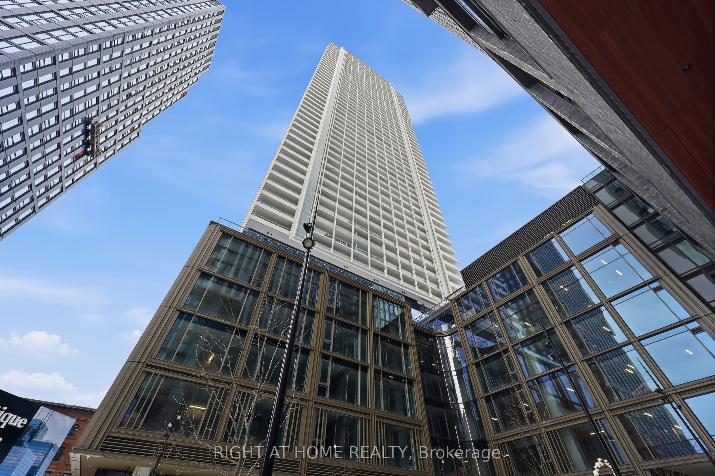 88 Queen Street E 4711