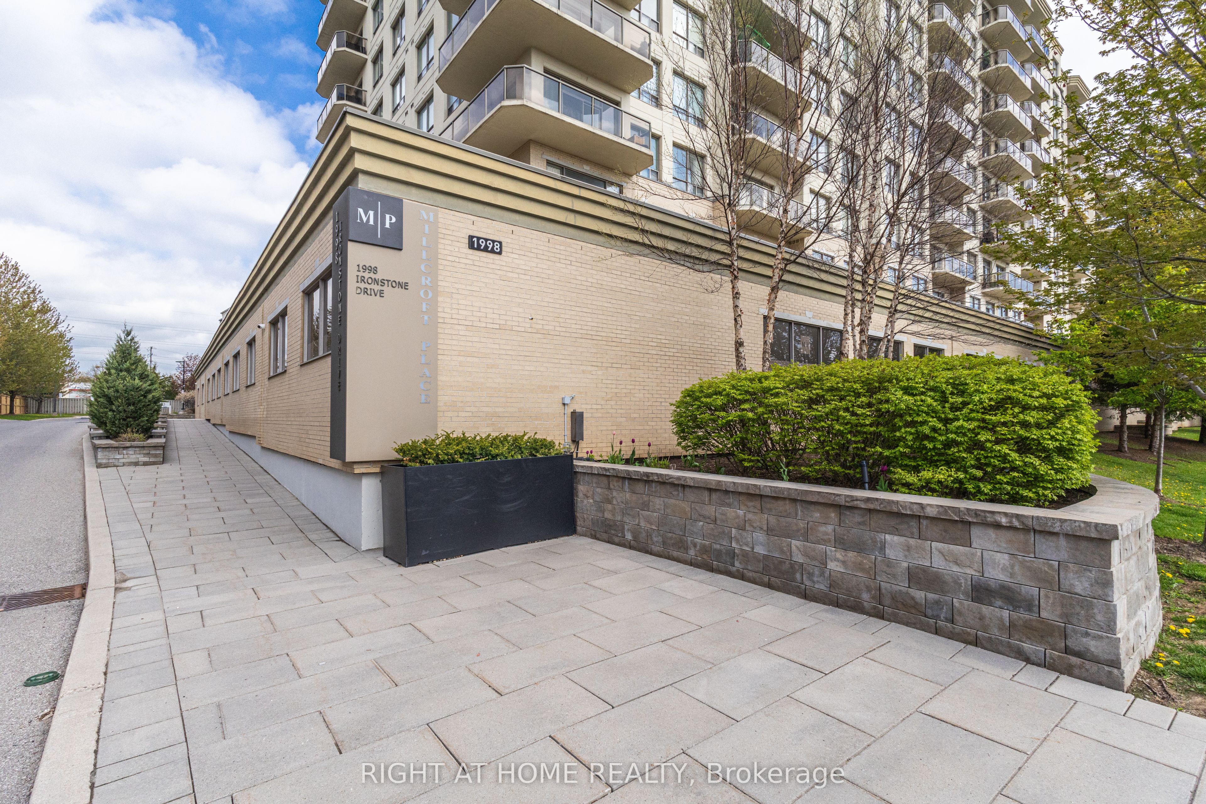 1998 Ironstone Drive 709