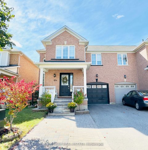 164 Gail Parks Crescent Newmarket ON L3X 3C1