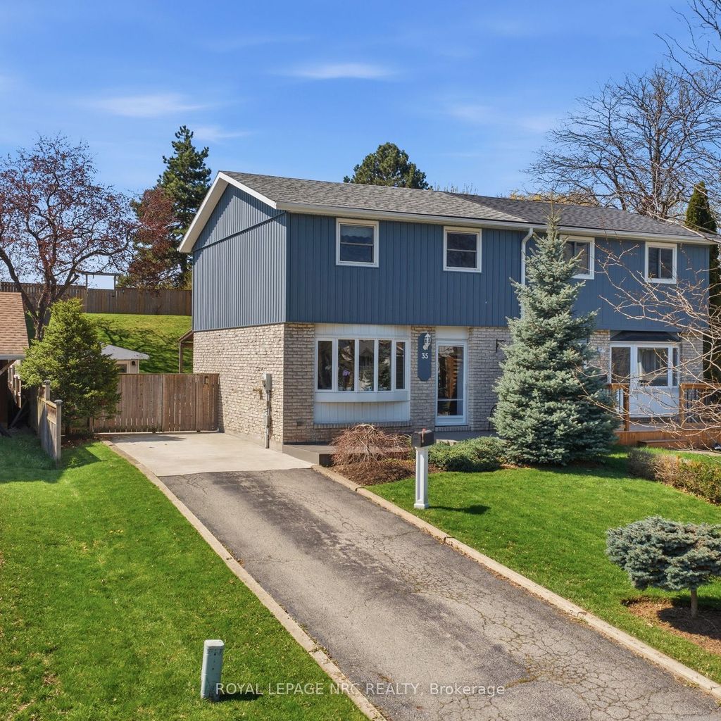 Photo of 35 Birchpark Drive, Grimsby, ON L3M 4M9 (MLS # X13044874)