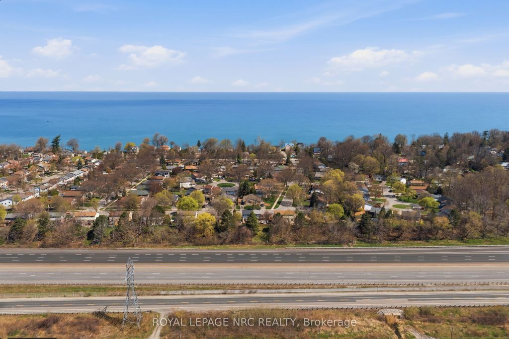 Photo of 35 Birchpark Drive, Grimsby, ON L3M 4M9 (MLS # X13044874)