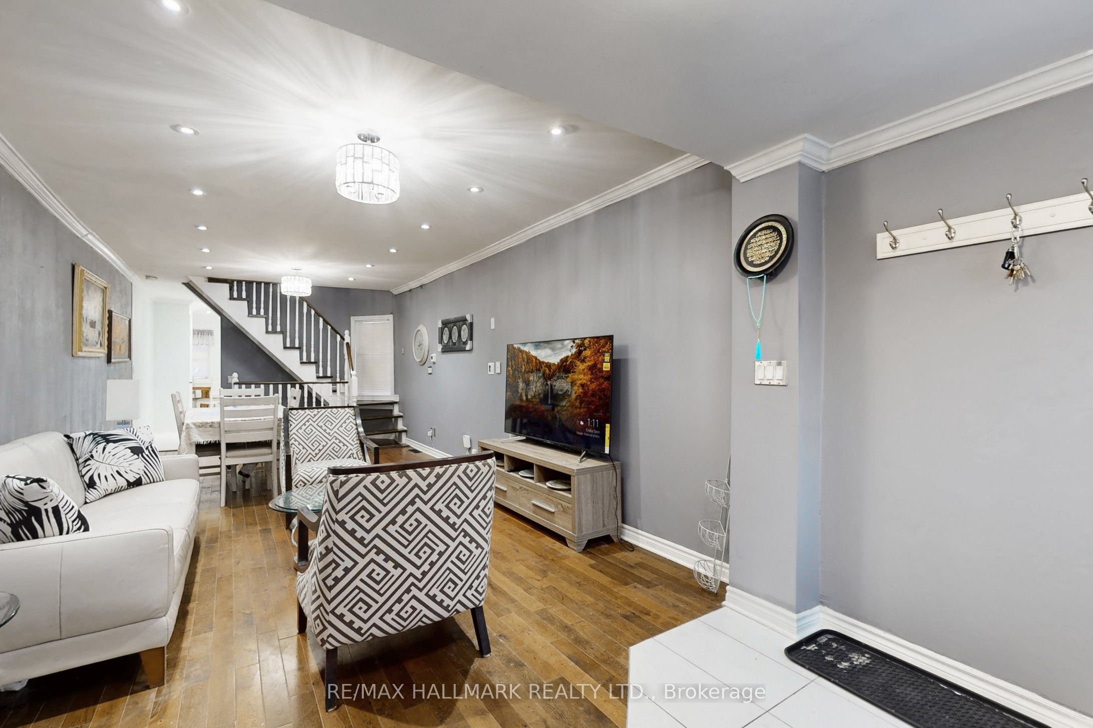 4 King Edward Avenue