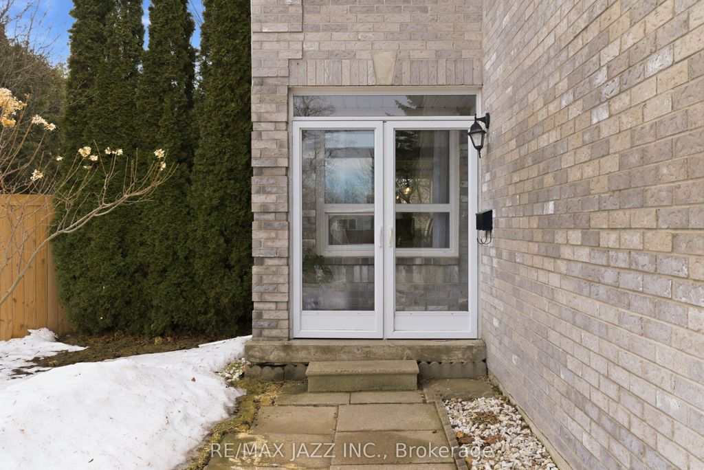 Photo of 222 Sandringham Drive, Clarington, ON L1E 2A2 (MLS # E12890570)