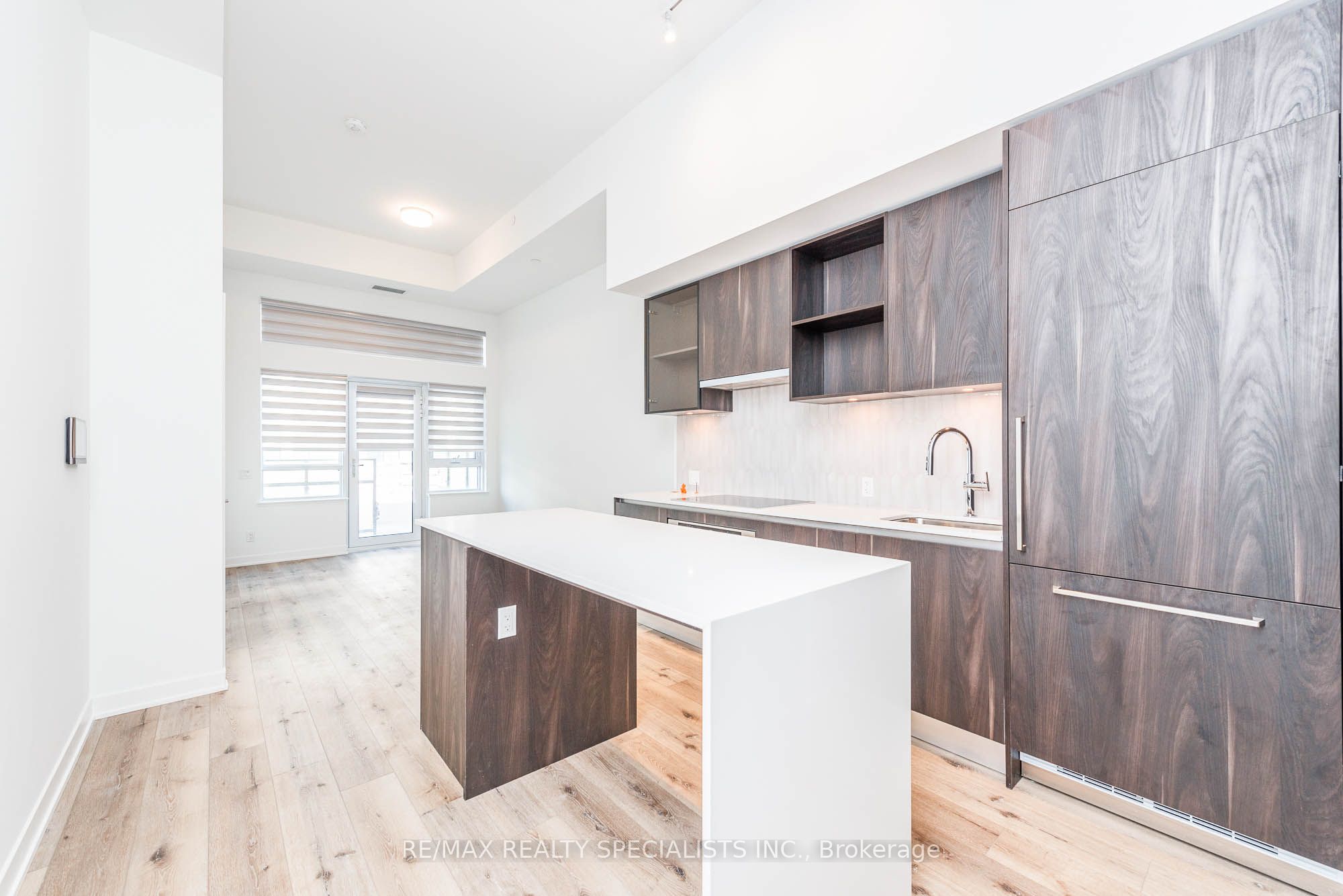 405 DUNDAS Street W 115