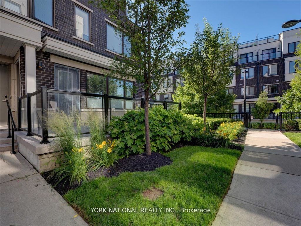 Photo of 300 Alex Gardner Circle #54, Aurora, ON L4G 3G5 (MLS # N12750574)