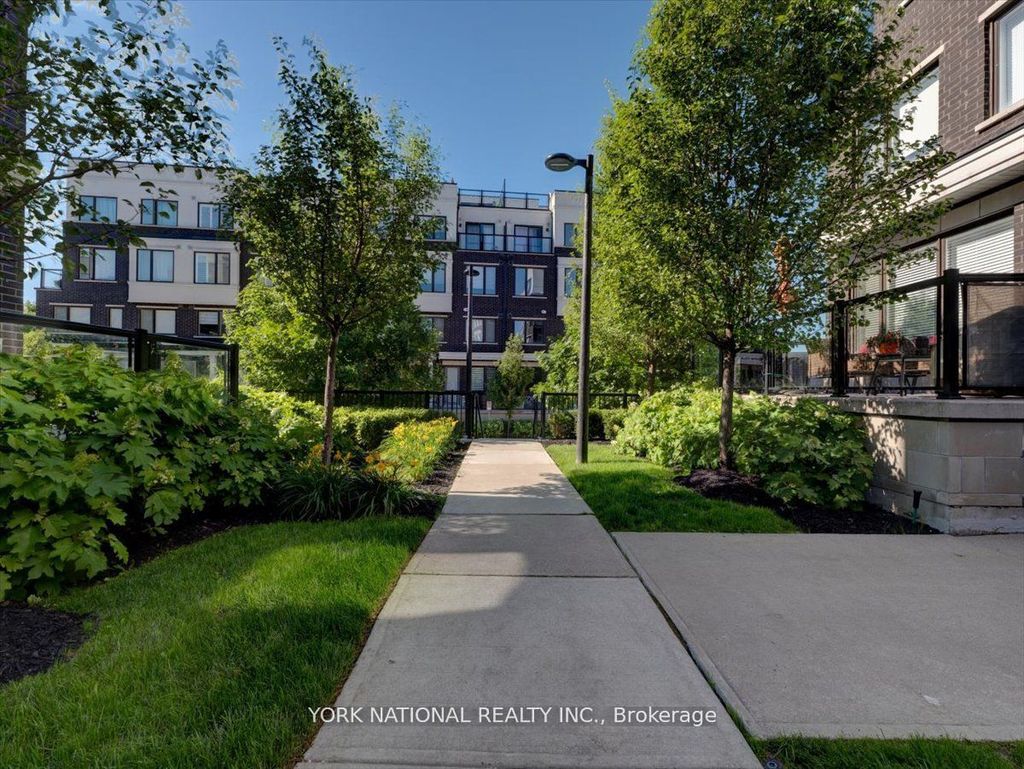 Photo of 300 Alex Gardner Circle #54, Aurora, ON L4G 3G5 (MLS # N12750574)