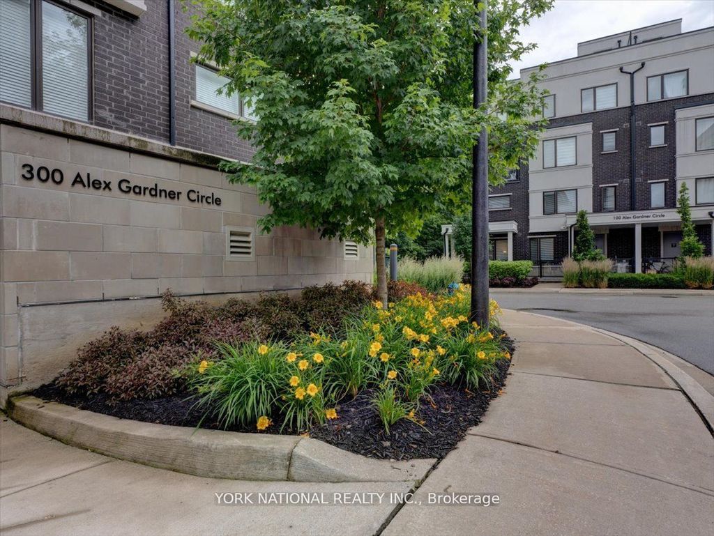 Photo of 300 Alex Gardner Circle #54, Aurora, ON L4G 3G5 (MLS # N12750574)