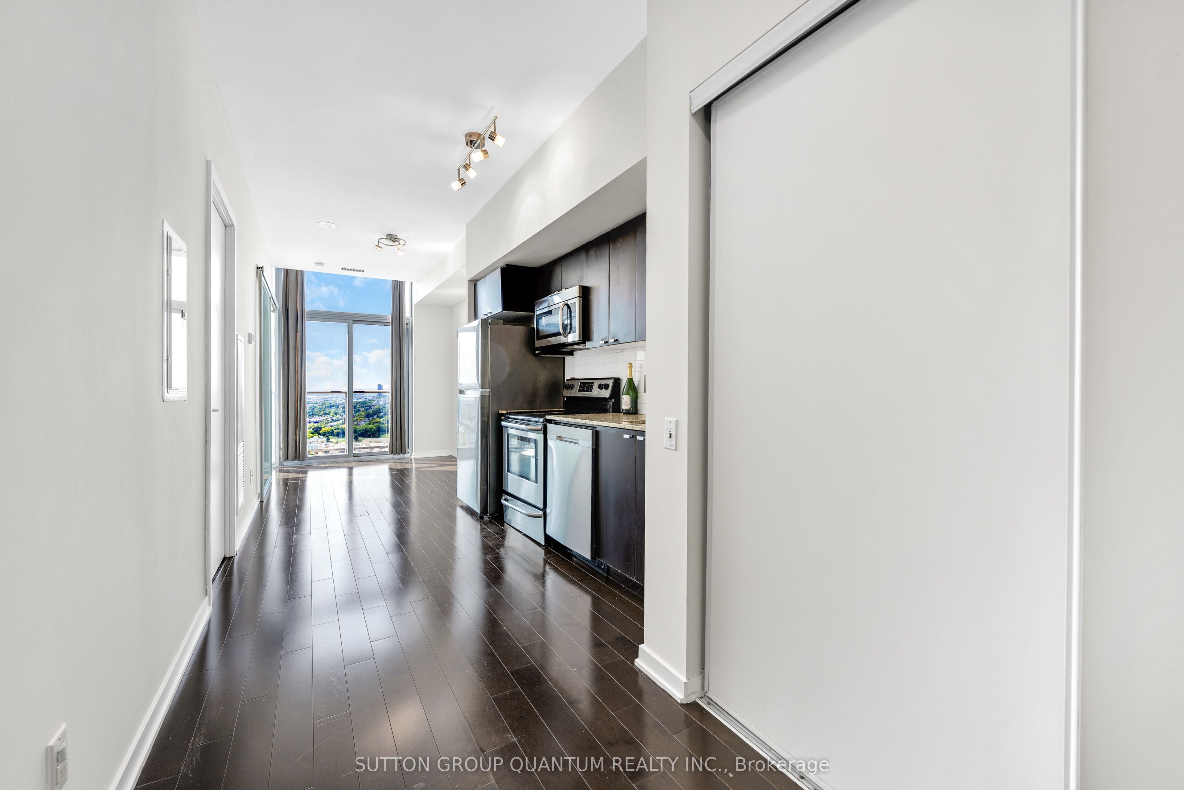 105 The Queensway N/A 3509