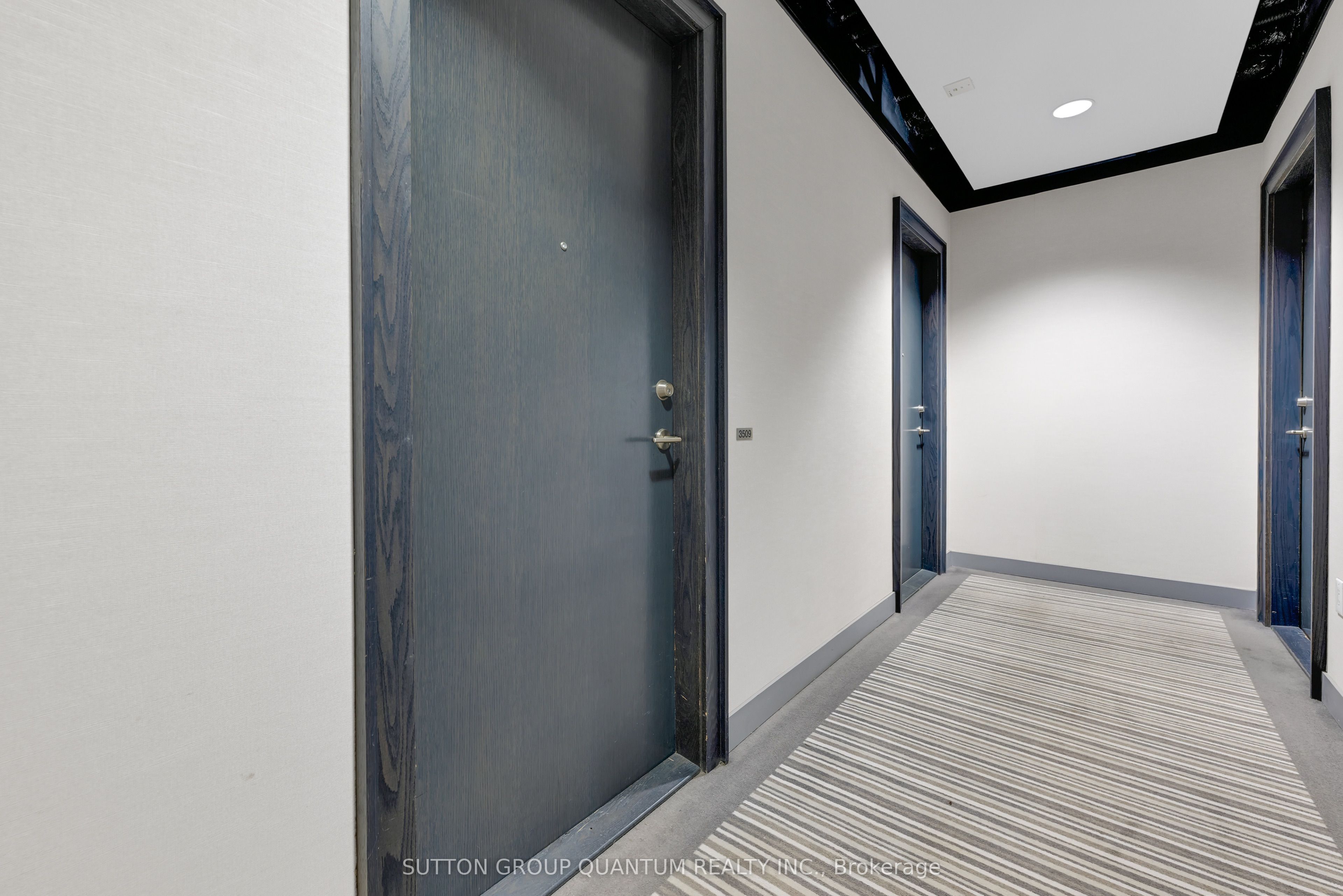 105 The Queensway N/A 3509