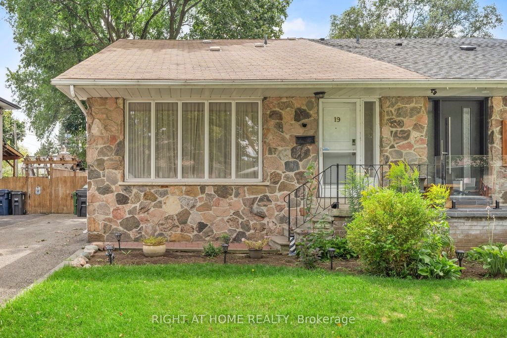 Photo of 19 Dunsany Crescent, Toronto, ON M9R 3W7 (MLS # W12390365)