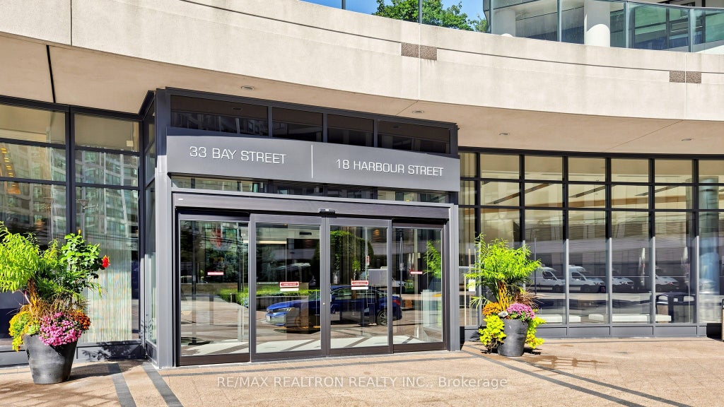 Photo of 33 Bay Street #2211, Toronto, ON M5J 2Z3 (MLS # C13757152)