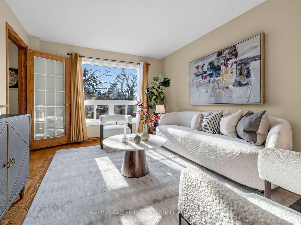 Photo of 23 Veronica Crescent, East Gwillimbury, ON L0G 1V0 (MLS # N12944802)