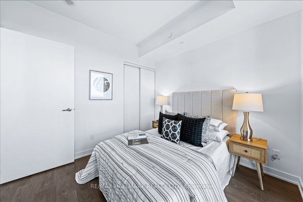 Photo of 501 St Clair Avenue W #1811, Toronto, ON M5P 0A2 (MLS # C12693566)