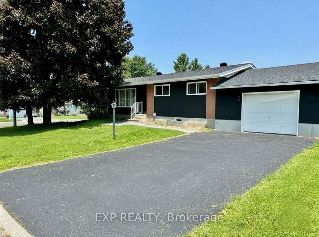 Photo of 44 Sherry Lane, South of Baseline to Knoxdale, ON K2G 3L8 (MLS # X12771628)