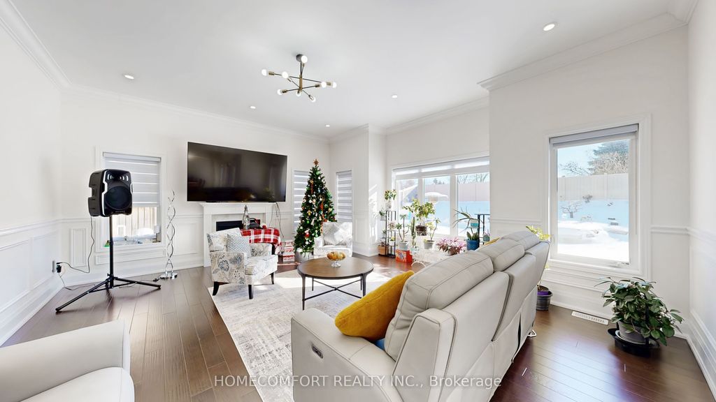 Photo of 3 Mary Willson Court, East Gwillimbury, ON L9N 0P5 (MLS # N12744584)