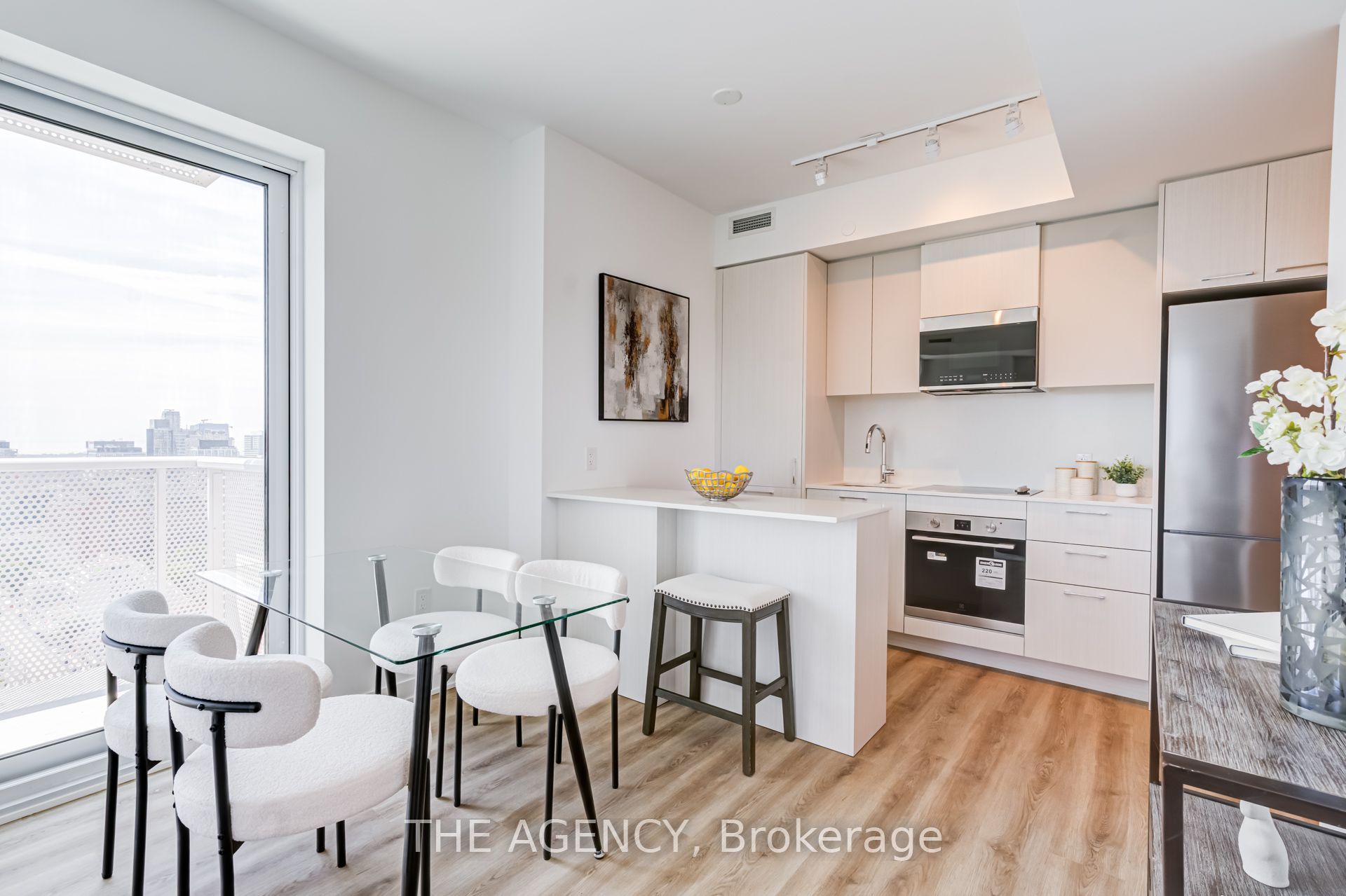10 Oak Street 2403