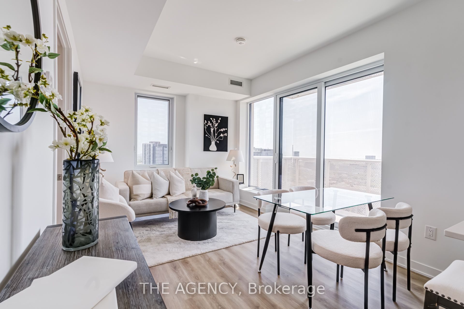 10 Oak Street 2403