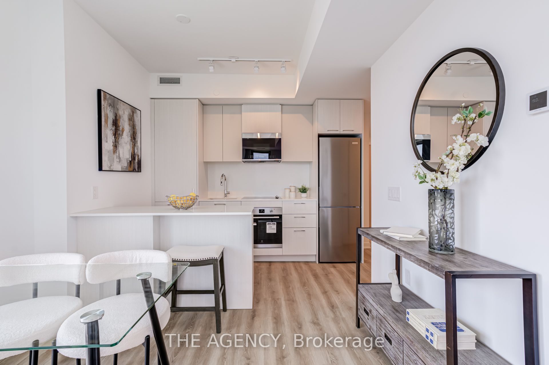 10 Oak Street 2403