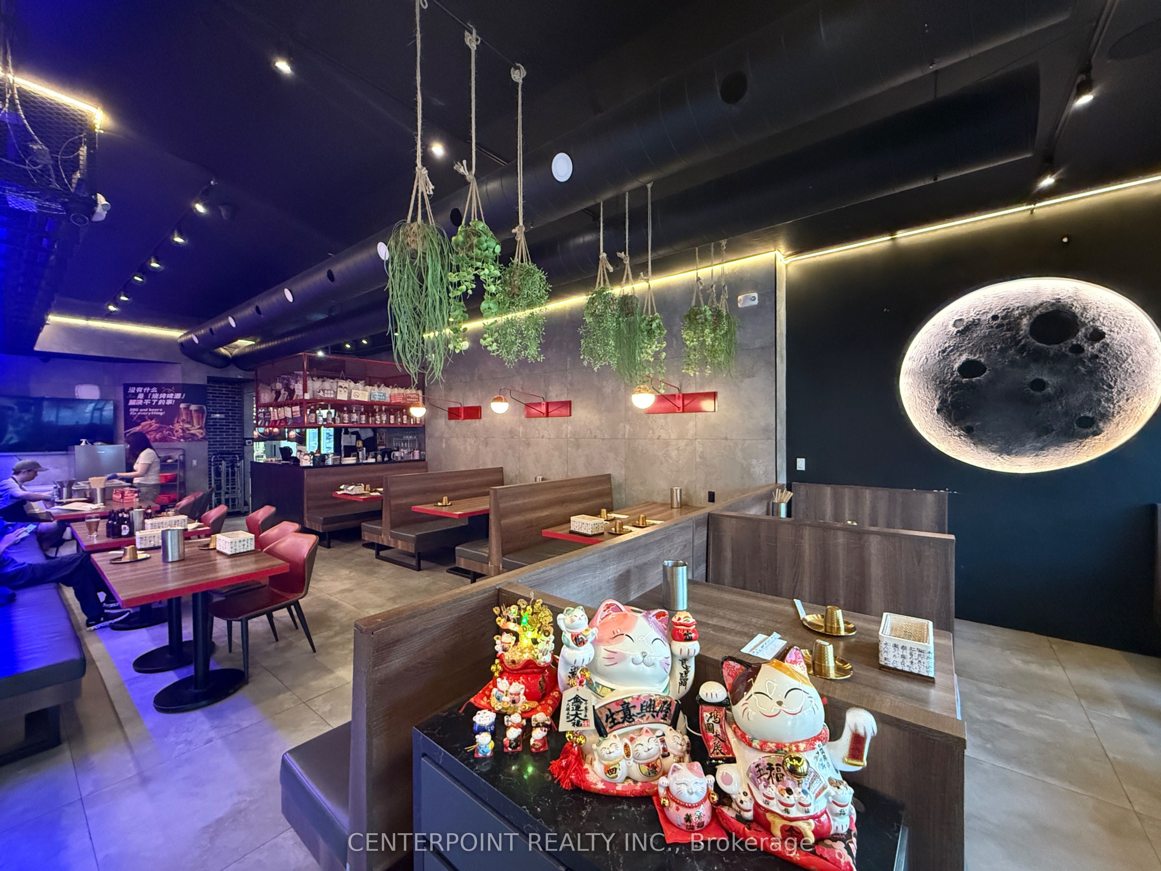 421 Dundas Street W G10