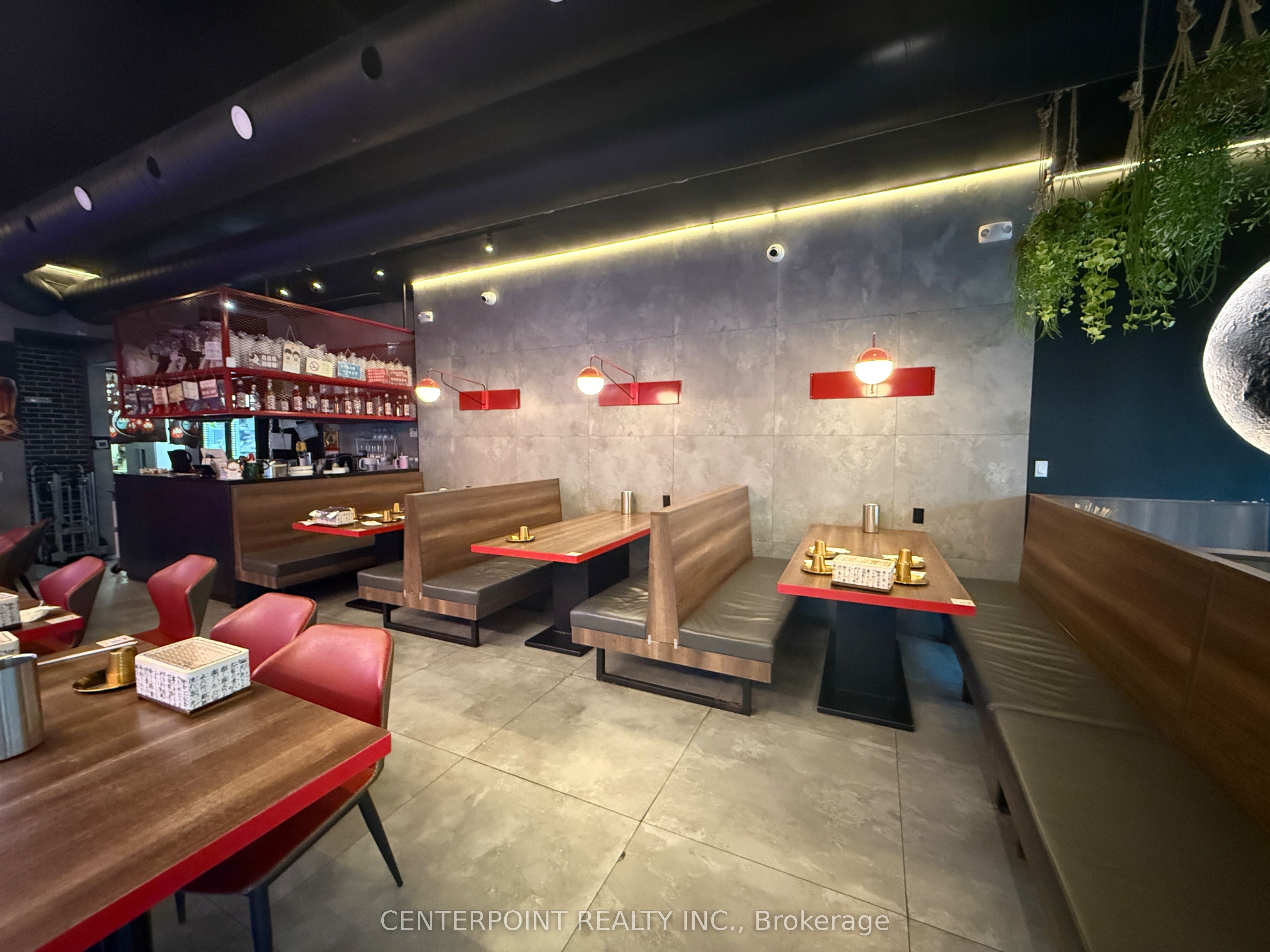 421 Dundas Street W G10