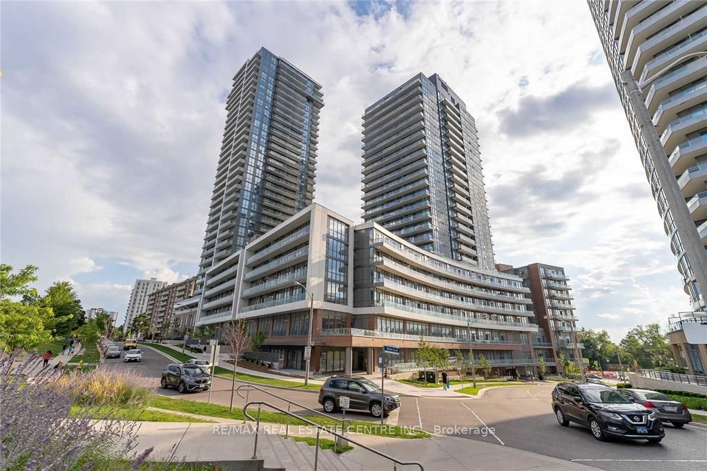 Photo 1 of 13 — 36 Forest Manor Road 722, Toronto, ON M2J 1M1